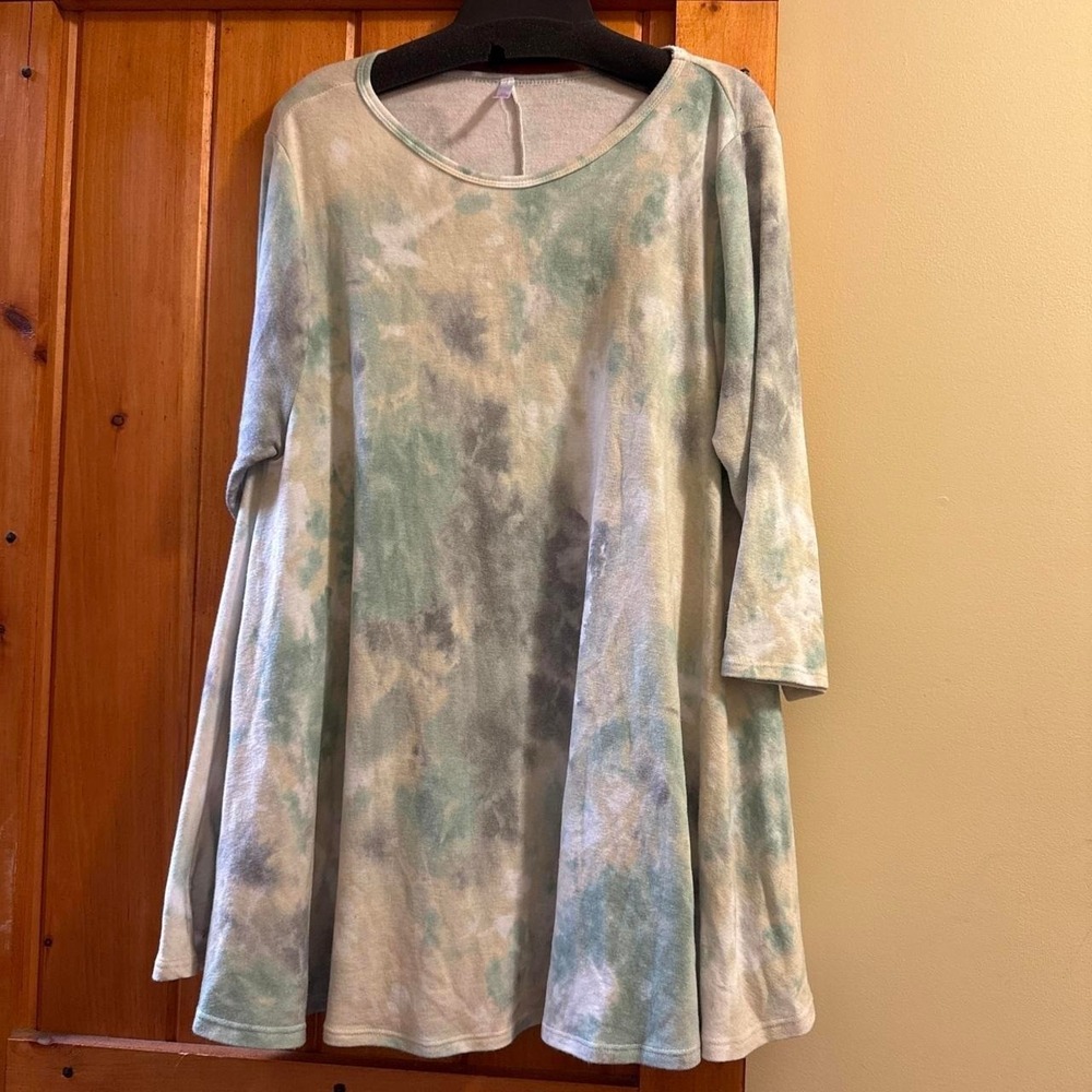 Curvy Boutique Tie dye long sleeve rounded hem terry cloth t shirt size 1X